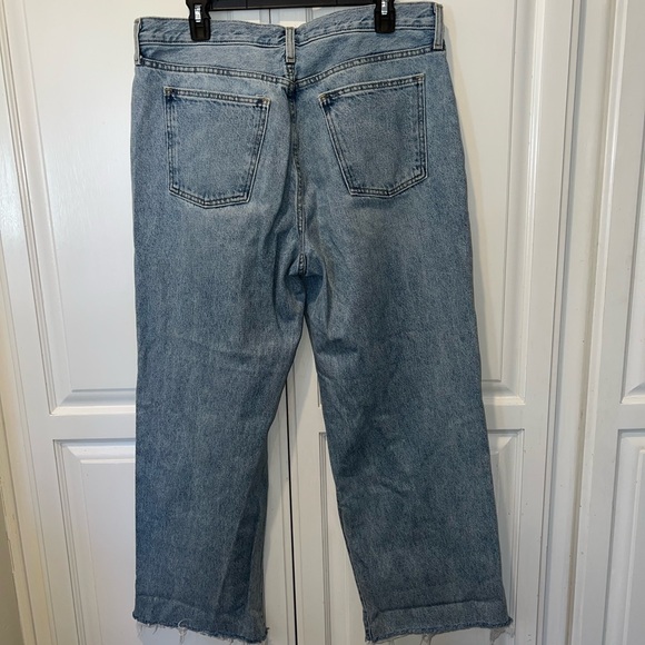 Universal Thread 90’s Baggy Light Blue Distressed Cropped Jeans Size 12R - Picture 6 of 9